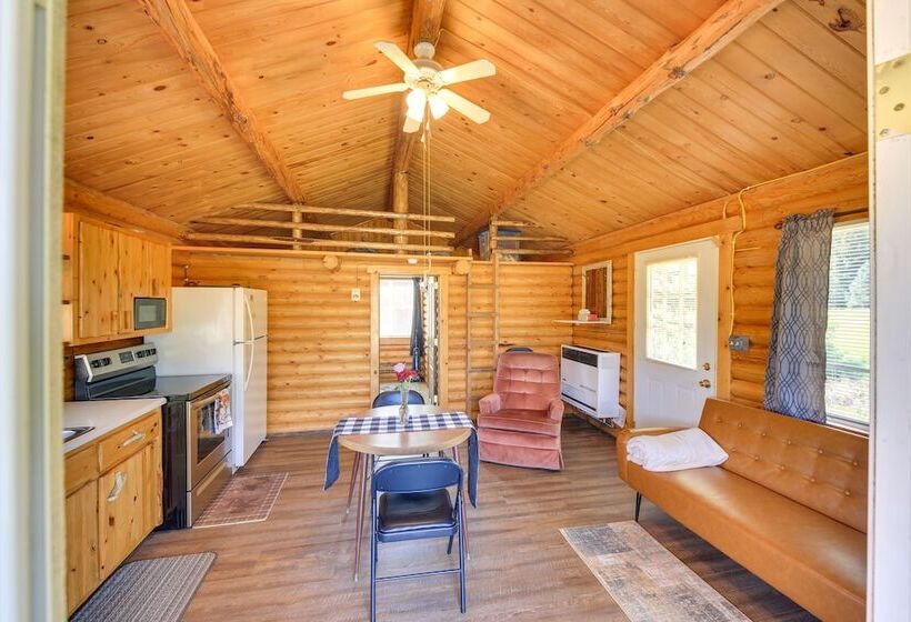 Cozy Farm Cabin   9 Mi To Trout Creek!