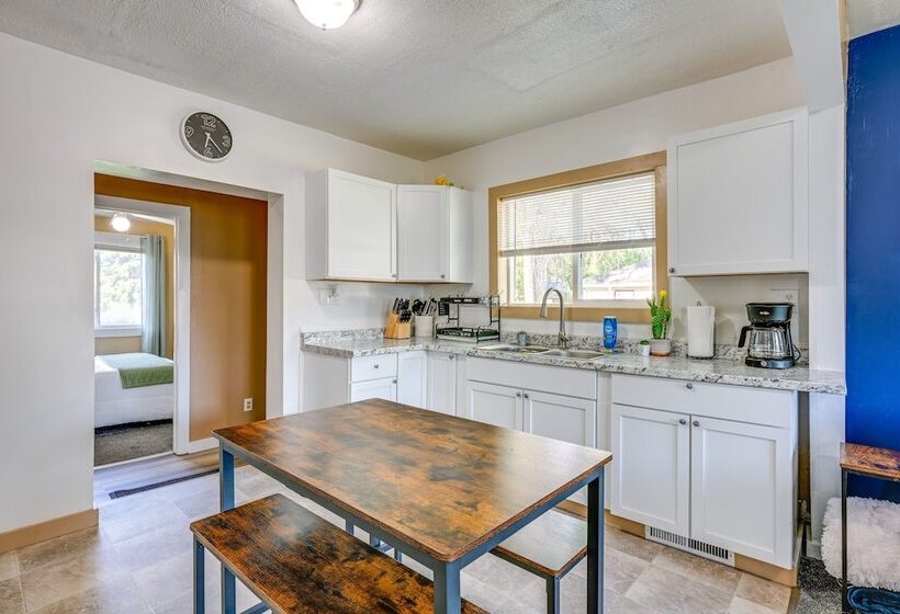 Cozy Home W/ Backyard ~ 3 Mi To Downtown Saginaw!