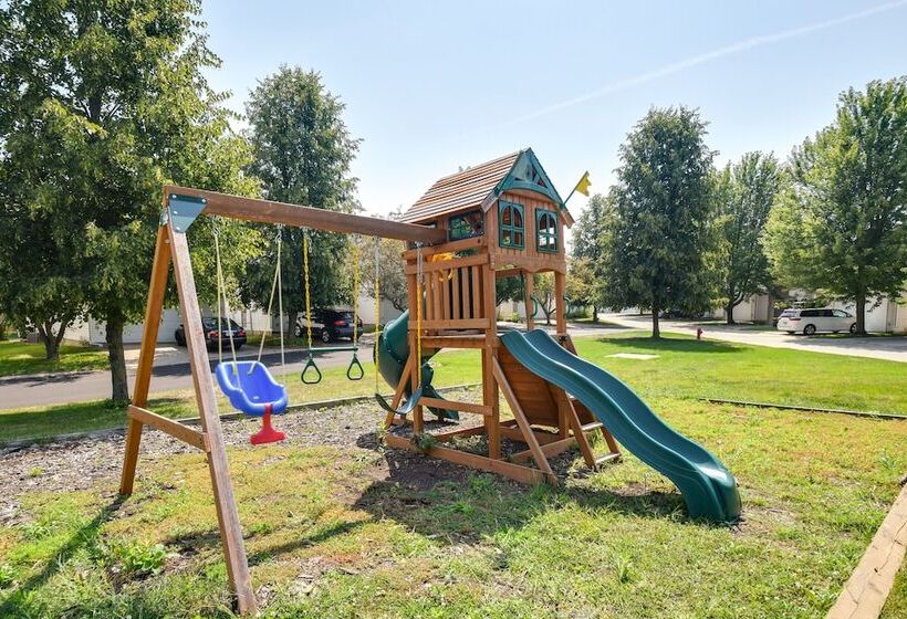 Cozy Iowa City Home ~ 2 Mi To Kinnick Stadium!