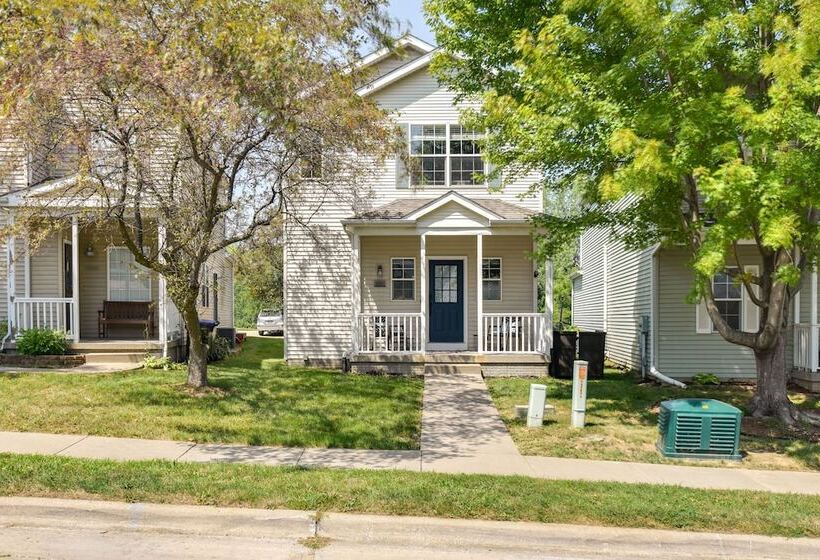Cozy Iowa City Home ~ 2 Mi To Kinnick Stadium!