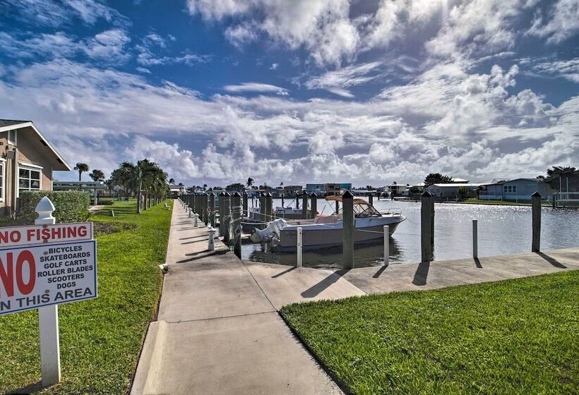 Cozy Jensen Beach Home: Pool Access, Walk To Beach