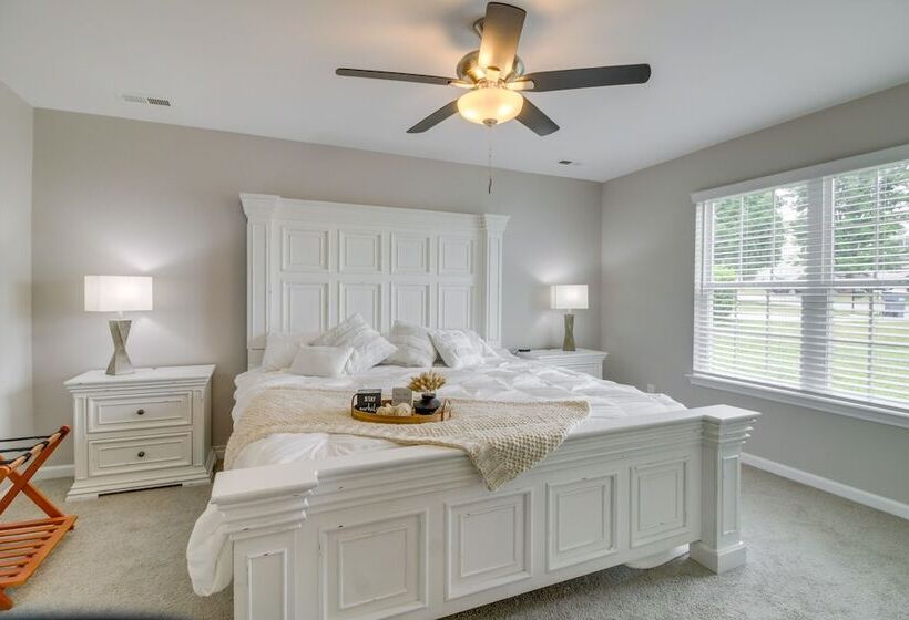 Cozy North Carolina Abode   Minutes From Downtown!