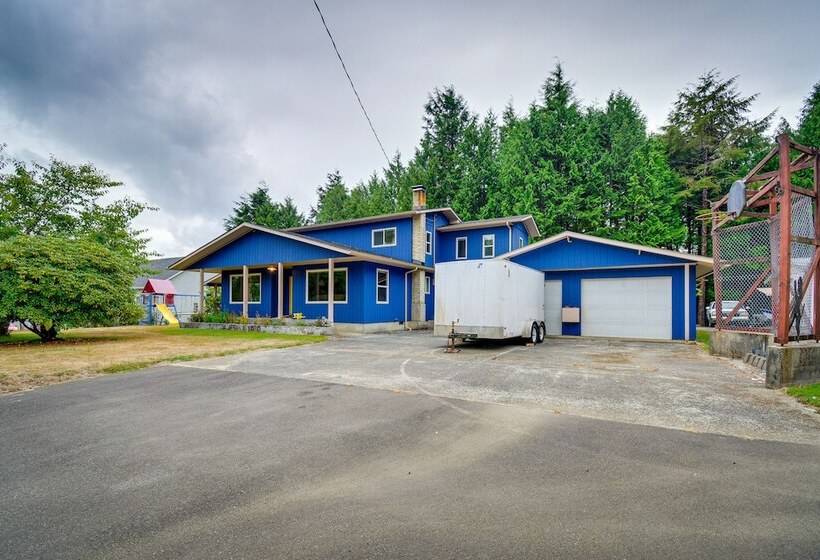 Cozy Washington Retreat W/ Deck, Walk To Beach!