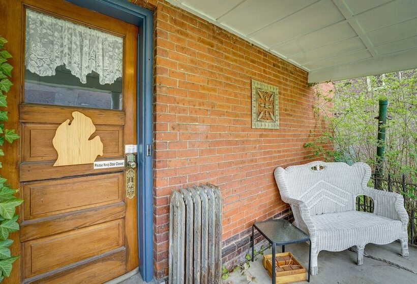 Dtwn Victorian Home   1 Mi To Lake Michigan Beach!