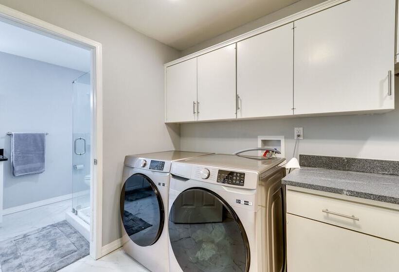 Expansive Fayetteville Retreat: 11 Mi To U Of A!