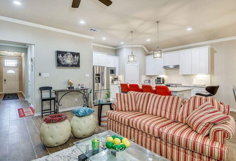 Grand Prairie Gem W/ Yard ~ 5 Mi To At&t Stadium!