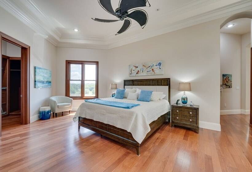 Groveland Home W/ Pool: Luxurious Lakefront Oasis!