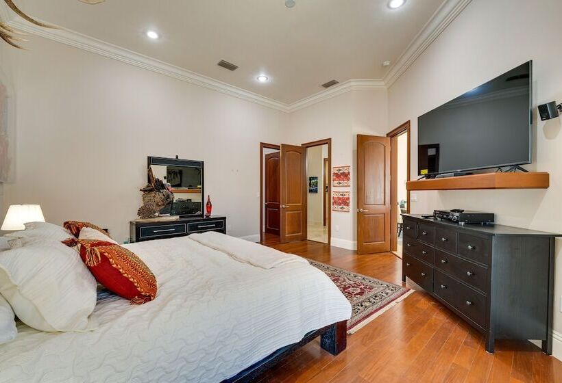 Groveland Home W/ Pool: Luxurious Lakefront Oasis!