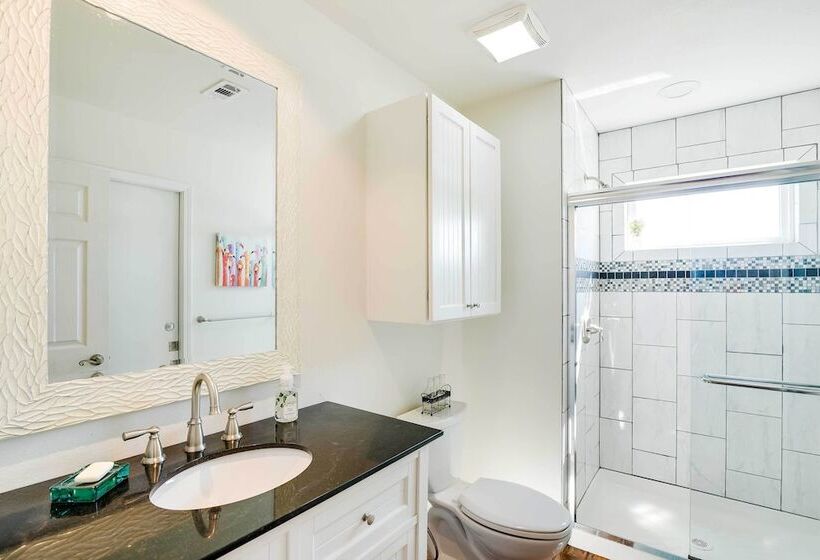 < 1 Mi To Ocean: Water View Home In Jamaica Beach