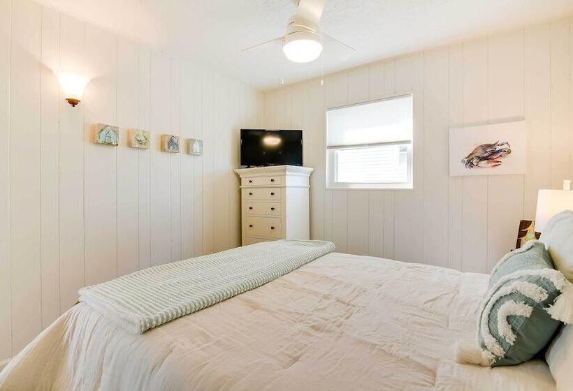 < 1 Mi To Ocean: Water View Home In Jamaica Beach