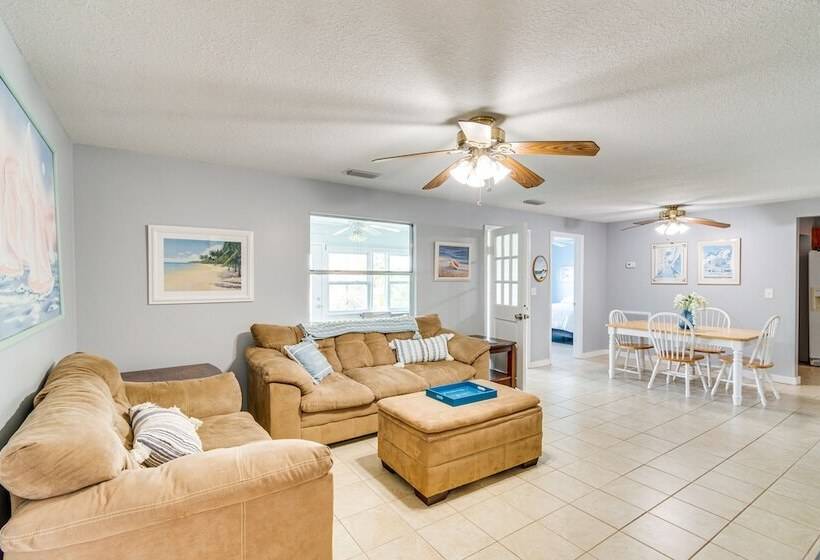 Keystone Heights Vacation Rental: On The Lake!