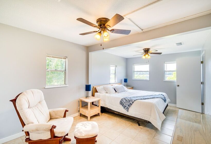 Keystone Heights Vacation Rental: On The Lake!