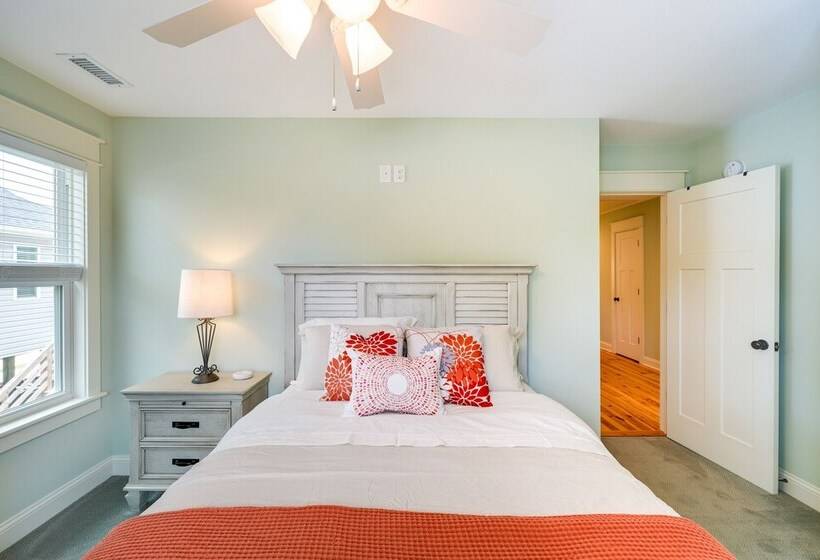 Kill Devil Hills Retreat W/ Gas Grill & Deck!