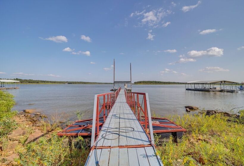 Lakefront Keystone Lake Gem: Kayaks, Deck & Grill