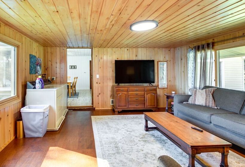 Lakefront Minnesota Escape W/ Fire Pit & Boat Dock