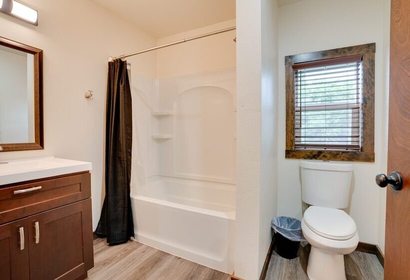 Lakefront Washington Home W/ Private Pool & Sauna