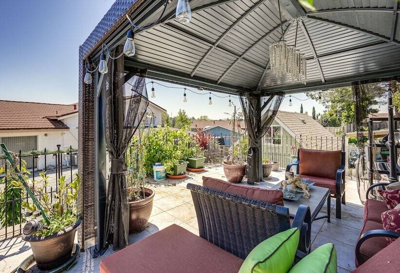Lush Vallejo Cottage   20 Mi To Napa Wineries