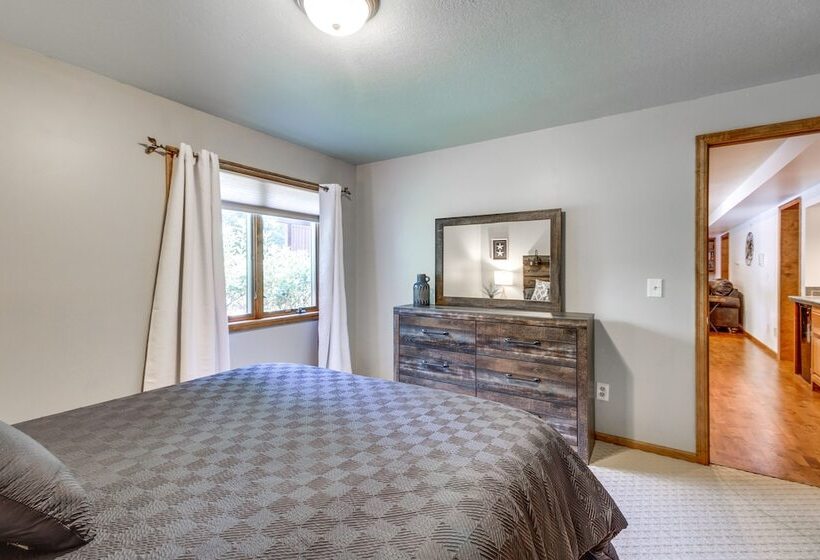 Grand Rapids Retreat W/ Private Boat Dock