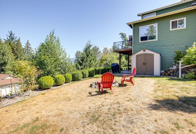 Modern Bellingham Retreat Near Galbraith Mountain!