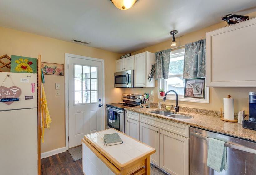 Modern Belmont Home ~ 2 Mi To Historic Downtown!