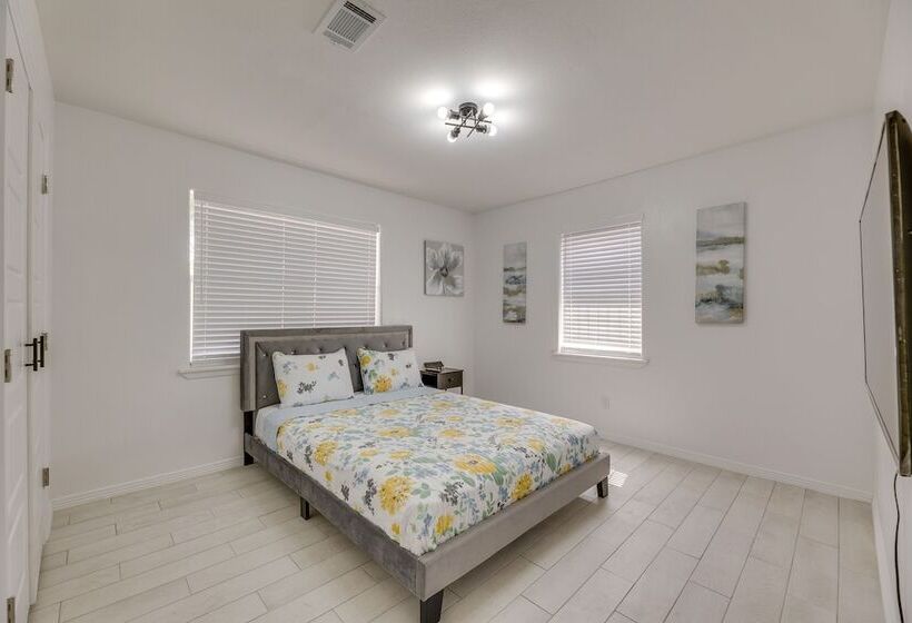 Modern Home In Edinburg: Half Mi Walk To Utrgv!