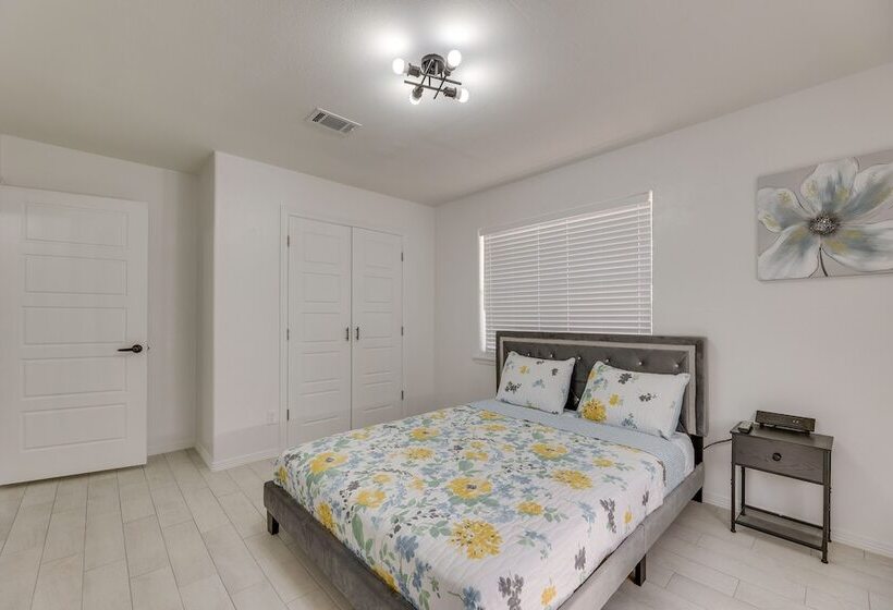 Modern Home In Edinburg: Half Mi Walk To Utrgv!