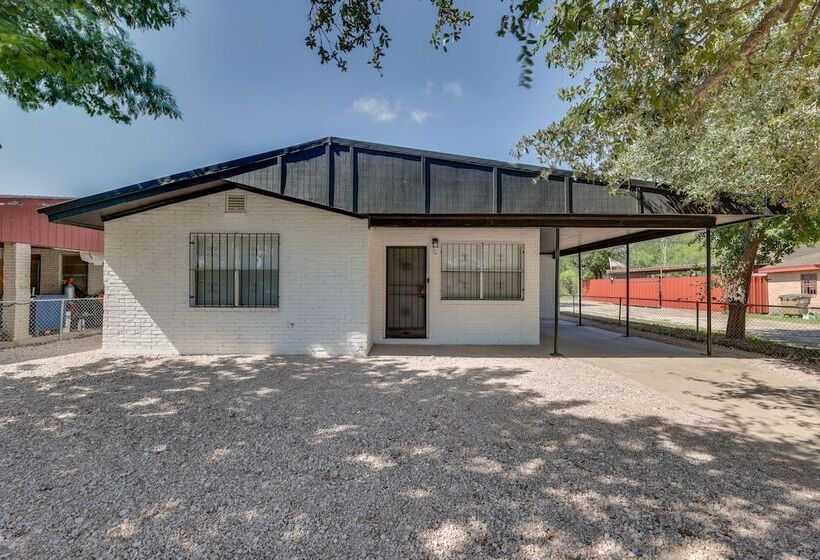 Modern Home In Edinburg: Half Mi Walk To Utrgv!