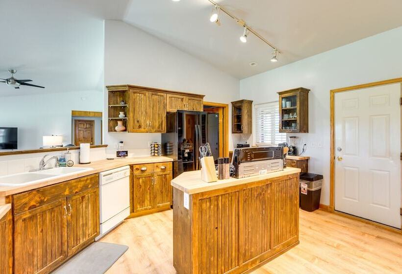 Montrose Retreat W/ Stunning Mountain Views!