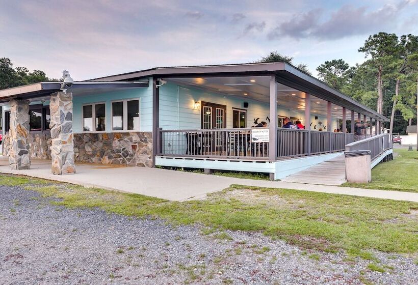 Multi Level Bonneau Cabin: Walk To Lake!