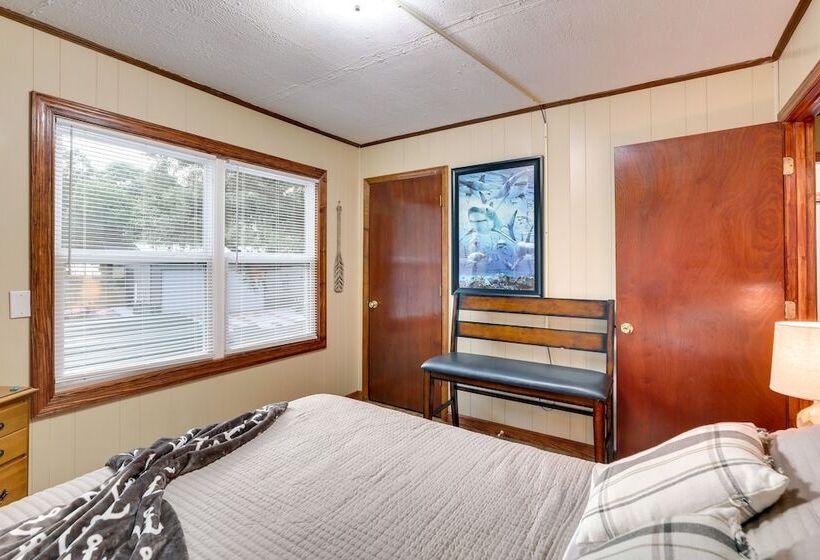 Multi Level Bonneau Cabin: Walk To Lake!