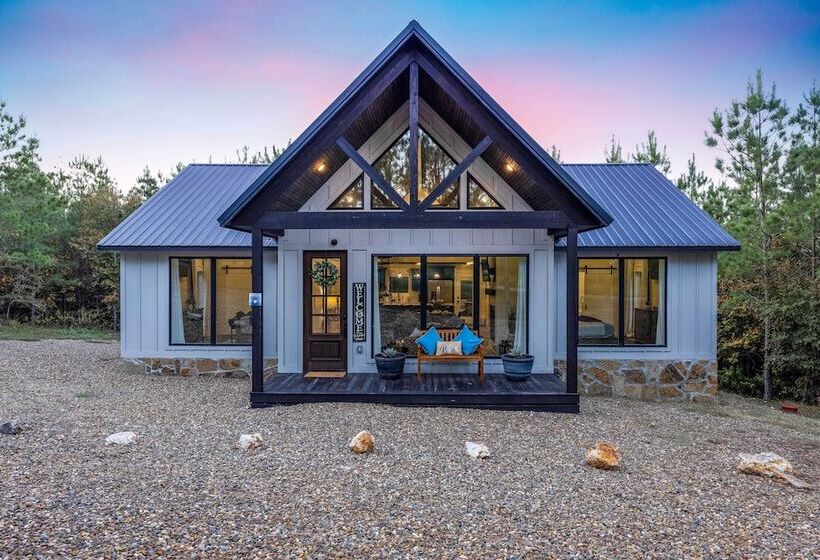 Painted Sky  Modern Broken Bow Cabin W/ Hot Tub!