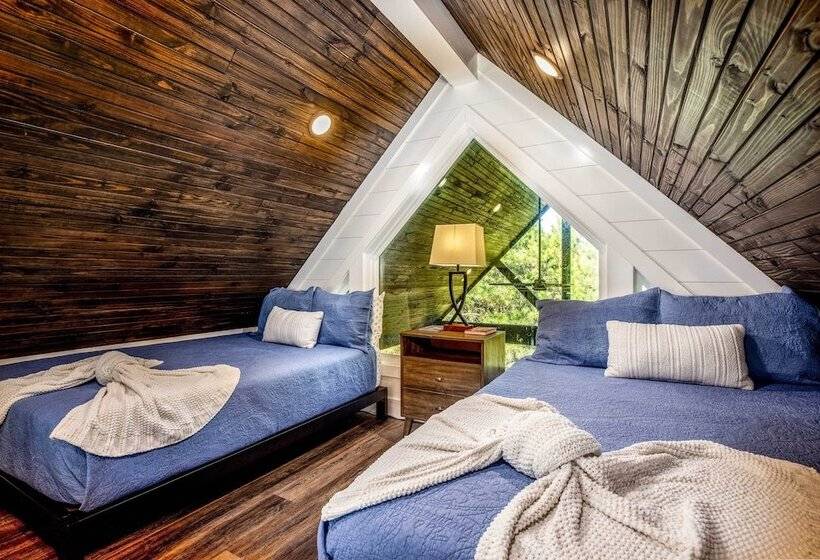 Painted Sky  Modern Broken Bow Cabin W/ Hot Tub!