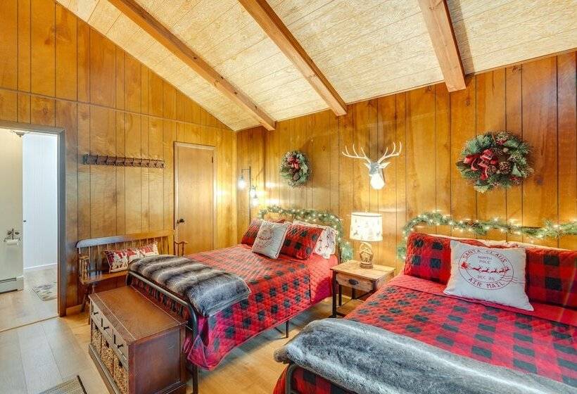Papa S Christmas Cabin  In Gouldsboro W/ Deck!