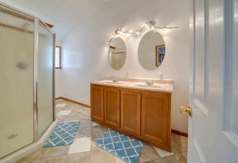 Pet Friendly Lake Erie Cottage   Walk To The Water