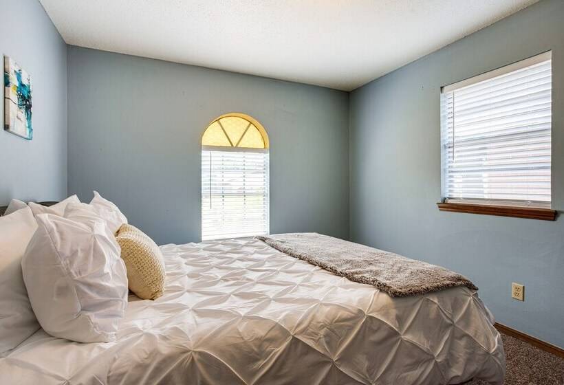 Pet Friendly Midwest City Home, 10 Mi To Dtwn Okc!