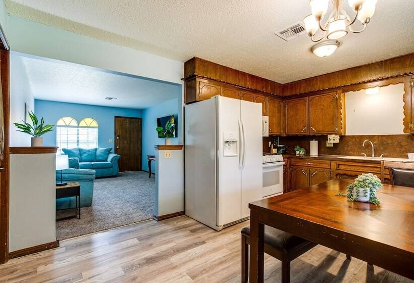 Pet Friendly Midwest City Home, 10 Mi To Dtwn Okc!