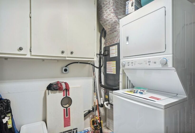 Port Charlotte Home W/ Sunroom, Grill & Fire Pit!