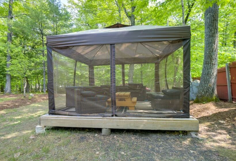 Quaint Naples Cottage: Walk To Trickey Pond & Cove