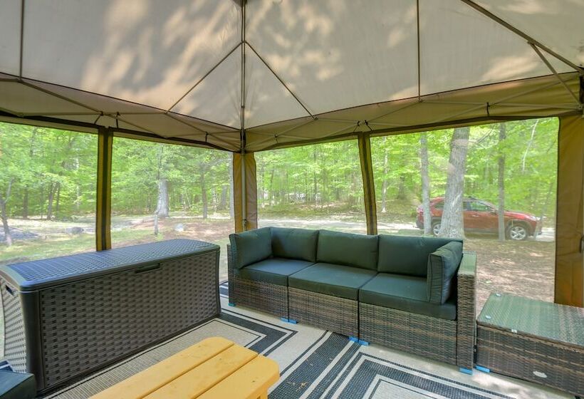 Quaint Naples Cottage: Walk To Trickey Pond & Cove