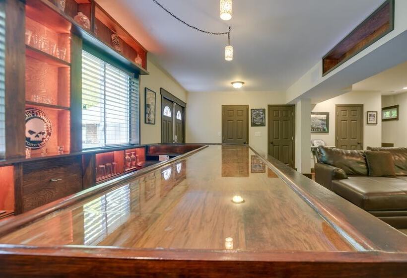 Quaint Naples Cottage: Walk To Trickey Pond & Cove