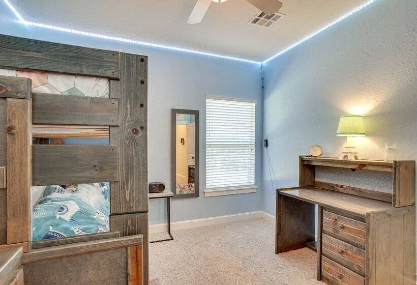 Quaint Noble Home: 6 Mi To University Of Oklahoma!