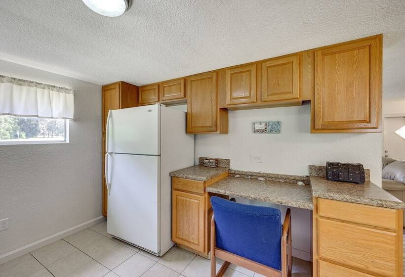 Quiet Crescent City Home W/ Fire Pit, Boat Parking