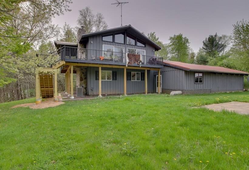 Riverfront Escape In Shawano On 3 Private Acres!
