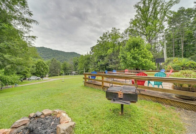 Pet Friendly Creekside Cabin W/ Pool Access!