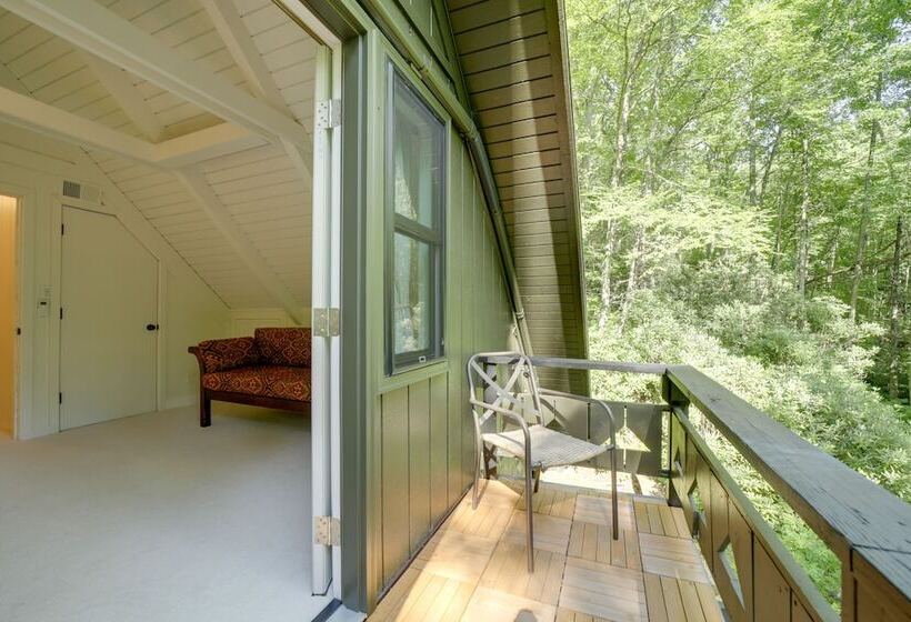 Sapphire Treehouse Cabin W/ Views, Deck, Fireplace