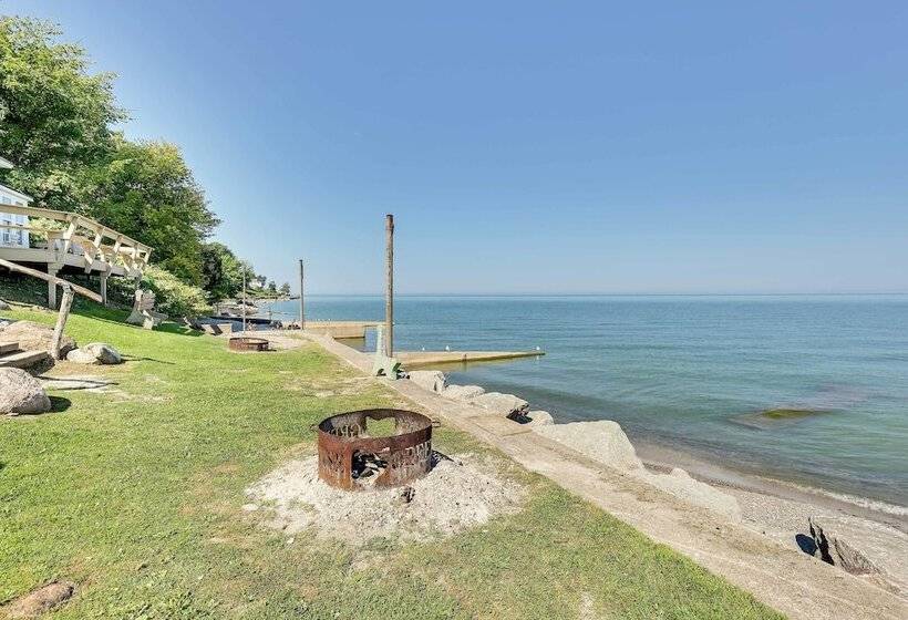 Scenic Geneva Cottage W/ Lake Erie Beach Access!
