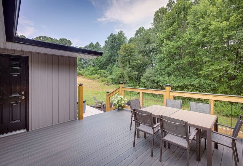 Serene Bryant Retreat W/ Private Hot Tub!