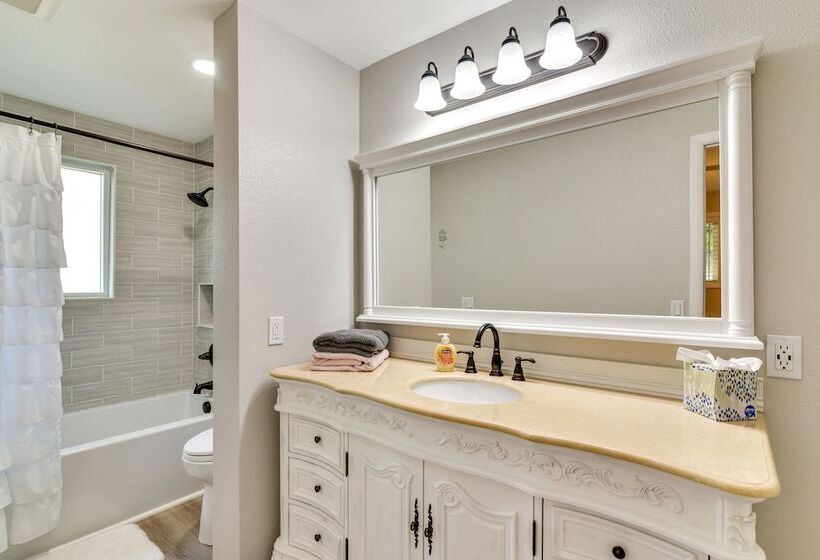 Serene Forest Grove Home W/ Deck & Stunning Views!