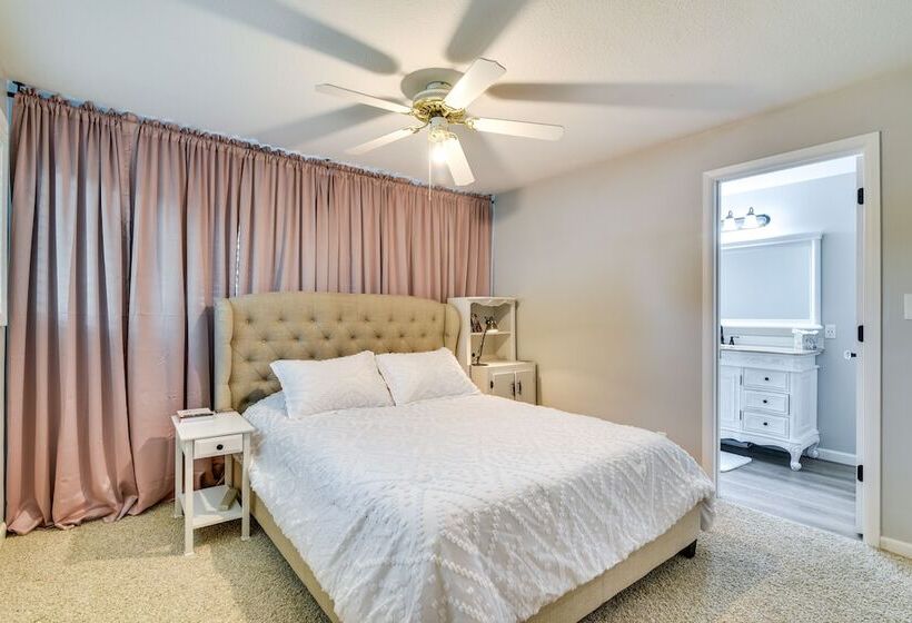 Serene Forest Grove Home W/ Deck & Stunning Views!