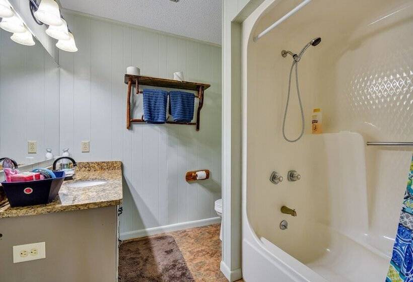 Spacious Alexander City Retreat W/ Private Dock!